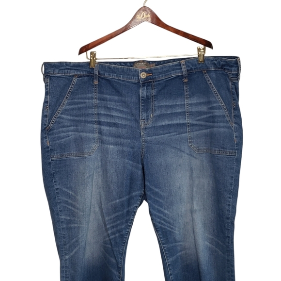 Torrid Cropped Boyfriend Jeans Size 26 Raw Cuff Mid Rise - Picture 2 of 16